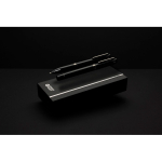 Set d’écriture stylo bille et roller en métal Swiss Peak, encre bleue couleur noir vue d'ambiance