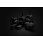 Sac bandoulière avec RFID et capacité de 9,8 L Swiss Peak 15,6” couleur noir vue d'ambiance 2