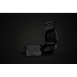 Trousse de toilette pliable avec rangement intérieur Swiss Peak 4 L couleur noir vue d'ambiance