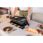 Appareil à raclette avec plaque réversible antiadhésive Boska couleur noir vue d'ambience 3