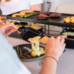 Appareil à raclette avec plaque réversible antiadhésive Boska couleur noir