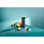 Mug isotherme anti-fuite à double paroi 500 ml AdHoc Pulse couleur gris vue d'ambiance 2