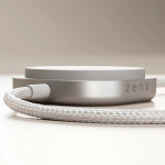 Câble de charge USB-C vers USB-C 2 en 1 en aluminium 15 W Zens Pro 2 couleur blanc cassé vue d'ambience 3