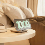 Chargeur magnétique de table de chevet Qi2 sur mesure USB-C 20 W Zens couleur blanc cassé vue d'ambiance