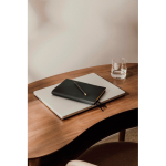 Set carnet et stylo avec coffret cadeau A5, pages lignées couleur noir vue d'ambiance