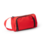 Trousse de toilette en polyester recyclé avec ouverture supérieure et poignée couleur rouge première vue d'usage