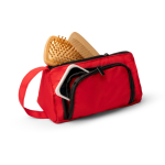 Trousse de toilette en polyester recyclé avec ouverture supérieure et poignée couleur rouge vue détaillée 2