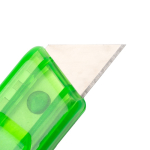 Cutter au design translucide avec système de sécurité auto-rétractable couleur vert vue détaillée 2