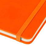 Carnet A5 en PU recyclé avec marque-page et pages lignées couleur orange troisième vue