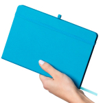 Carnet A5 en PU recyclé avec marque-page et pages lignées couleur bleu ciel troisième vue