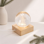 Décoration de Noël boule de verre avec base en bois et lumière chaude