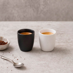 Tasse à café espresso en céramique finition mate 80ml couleur noir vue d'ambiance