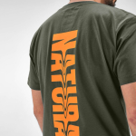 T-shirt unisexe en coton biologique avec col côtelé 140 g/m2 couleur vert militaire vue détaillée