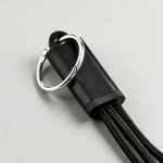 Câble de charge rapide 3 en 1 avec connecteurs et porte-clés en aluminium 10W couleur noir vue d'ambiance