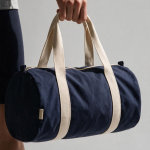 Sac de sport idéal pour la salle de sport en tissu écologique 30L couleur bleu marine vue d'ambiance