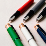 Stylo roller en aluminium recyclé et bambou avec encre bleue