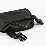 Sac banane imperméable en nylon recyclé avec poche arrière 1,5L couleur noir vue détaillée