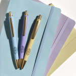 Carnet souple A5 en similicuir à élastique et pages unies couleur bleu ciel