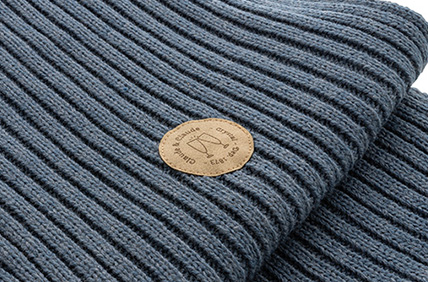 Un patch en cuir gravé qui apporte une identité propre