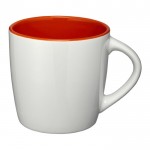 Tasse avec extérieur blanc et intérieur coloré couleur orange foncé