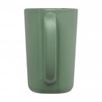 Grand mug en céramique avec finition mate couleur vert deuxième vue de derrière