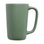 Grand mug en céramique avec finition mate couleur vert vue latérale
