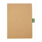 Carnet en papier recyclé avec porte-stylo A5 pages lignées couleur vert troisième vue frontale