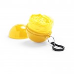 Poncho imperméable dans porte-clés circulaire pour enfants couleur jaune première vue