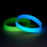 Bracelet publicitaire brillant dans le noir vert et bleu