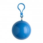 Poncho en plastique dans étui boule avec mousqueton couleur bleu ciel première vue
