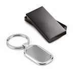 Porte-clé en métal gravé pour offrir couleur argenté mat avec étui