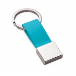 Joli porte-clé avec des finitions métalliques couleur bleu ciel