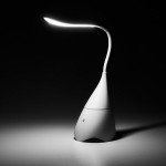 Lampe de bureau avec une enceinte couleur blanc deuxième vue