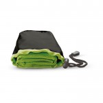 Serviette publicitaire dans un sac en nylon couleur  vert troisième vue