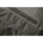 Sac à dos roll top étanche 30L en polyester avec zip frontal couleur gris foncé troisième vue photographique