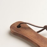 Tabla para servir de madera de acacia con asa y cordón de PU couleur bois quatrième vue photographique