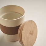 Vaso de plástico reciclado con cinta de corcho y tapa de bambú 300ml couleur beige troisième vue photographique