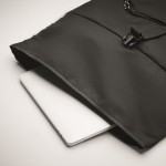 Mochila con cierre roll top y respaldo acolchado de poliéster RPET couleur noir sixième vue photographique