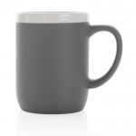 Tasse en céramique avec bord blanc couleur gris deuxième vue