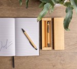 Coffret de stylos et crayons en bambou couleur bois vue d'ambiance