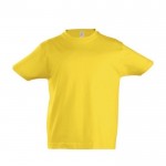Modèle enfant de tee shirt publicitaire couleur jaune foncé