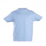 Modèle enfant de tee shirt publicitaire couleur bleu pastel