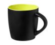 Tasse avec une finition extérieure noire mate couleur lime