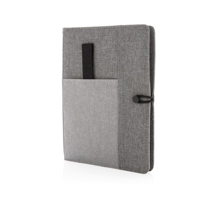 Conférencier avec carnet publicitaire