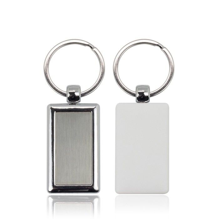 Porte-clés rectangulaire avec côté en plastique coloré et anneau métal avec zone d'impression