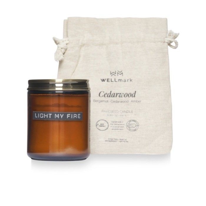 Bougie parfumée au bois de cèdre faite à la main dans l'UE