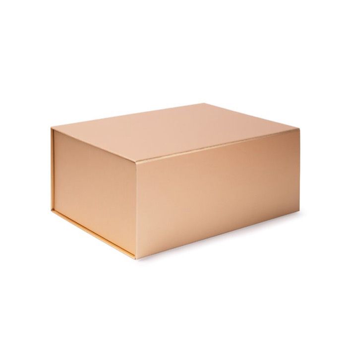 Boîte en carton auto-assemblable pour cadeaux à fermeture magnétique
