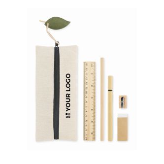 Set d’écriture dans une pochette en jute avec plusieurs fournitures scolaires
