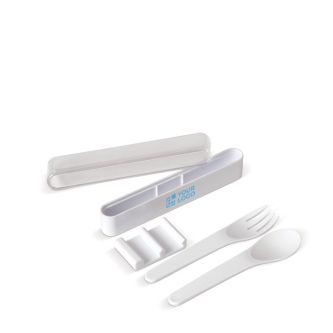 Boîte transparente avec un set de couverts en plastique blanc avec zone d'impression