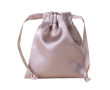 Petit sac en satin avec fermeture à cordon assorti couleur champagne